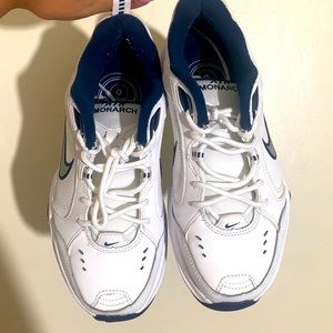 Nike Monarch